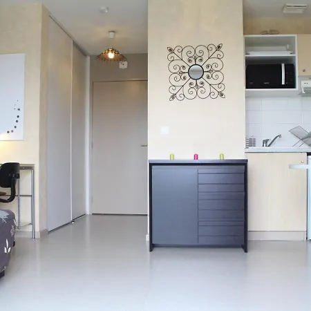Cosy Aux Minimes Avec Balcon, Parking Et Lave-linge - Fr-1-246-48 La Rochelle (Charente-Maritime)